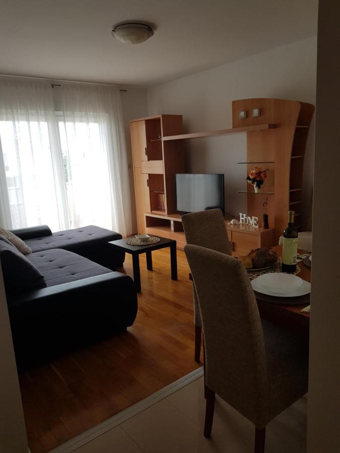 Apartman Nicol Liznjan Exterior photo
